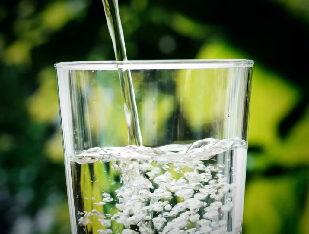 Is reverse osmosis the same as distilled water clean drinking water in glass comparison